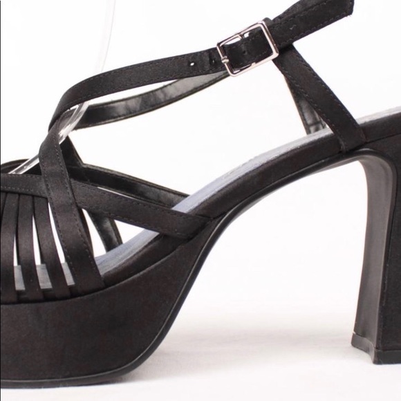 Mudd Brand Black Strappy Platforms size 9 1/2 - Picture 2 of 5